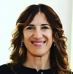 Foto Karen Nahum moderatrice dell'evento Il futuro della conoscenza